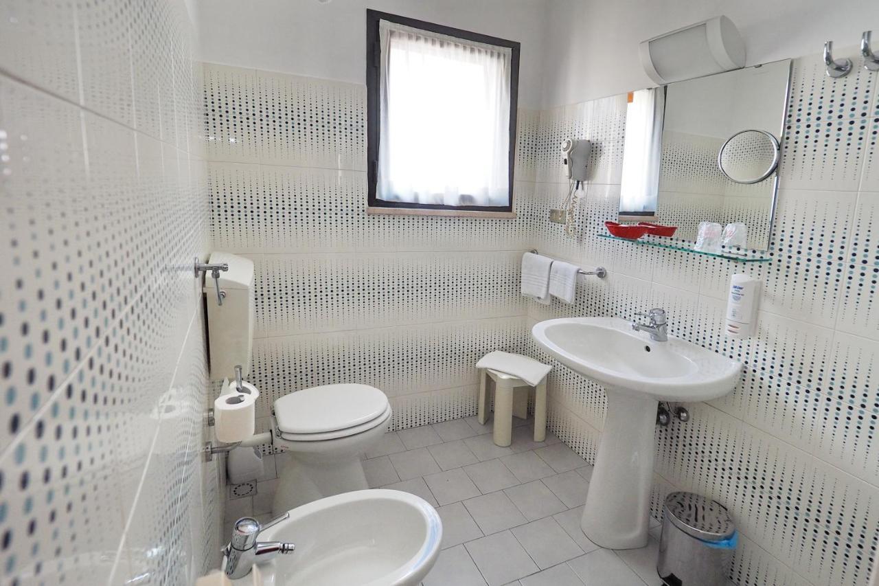 Hotel Versailles Колорно Екстер'єр фото