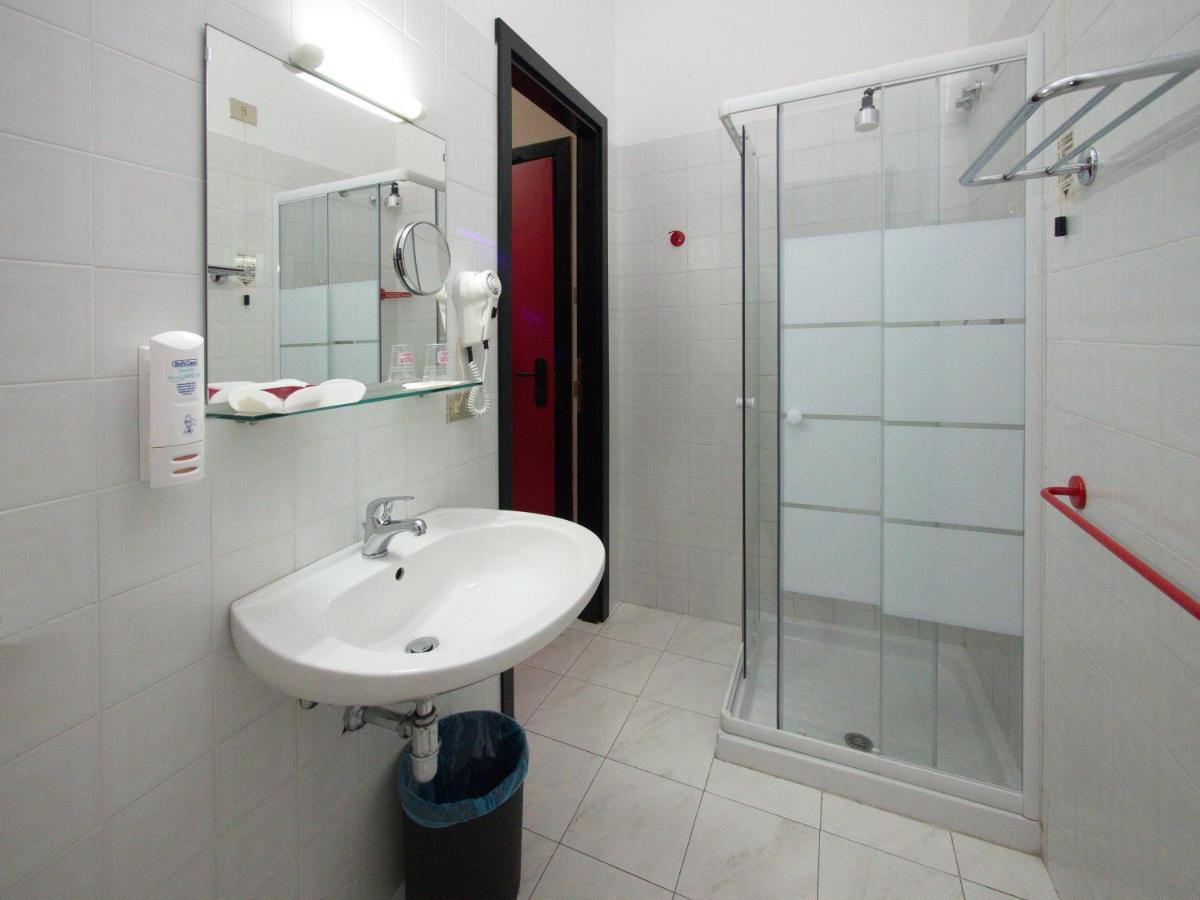 Hotel Versailles Колорно Екстер'єр фото