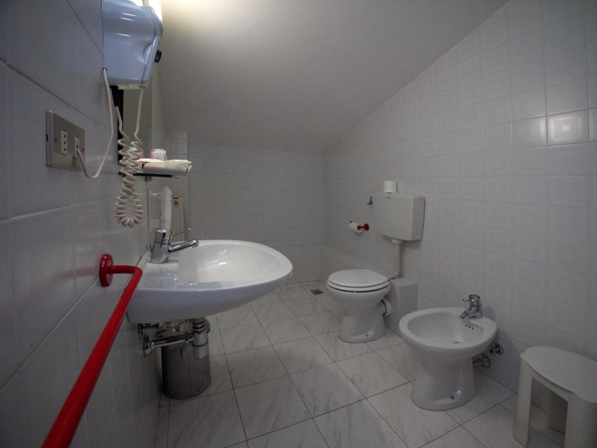 Hotel Versailles Колорно Екстер'єр фото