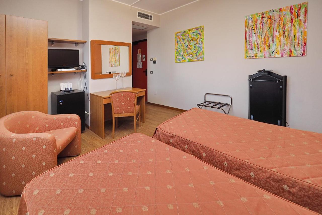 Hotel Versailles Колорно Екстер'єр фото