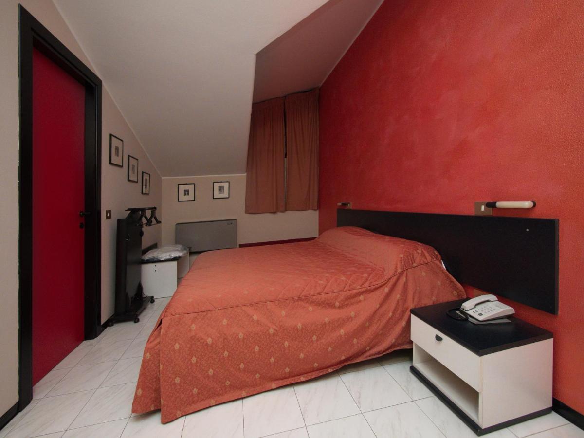 Hotel Versailles Колорно Екстер'єр фото