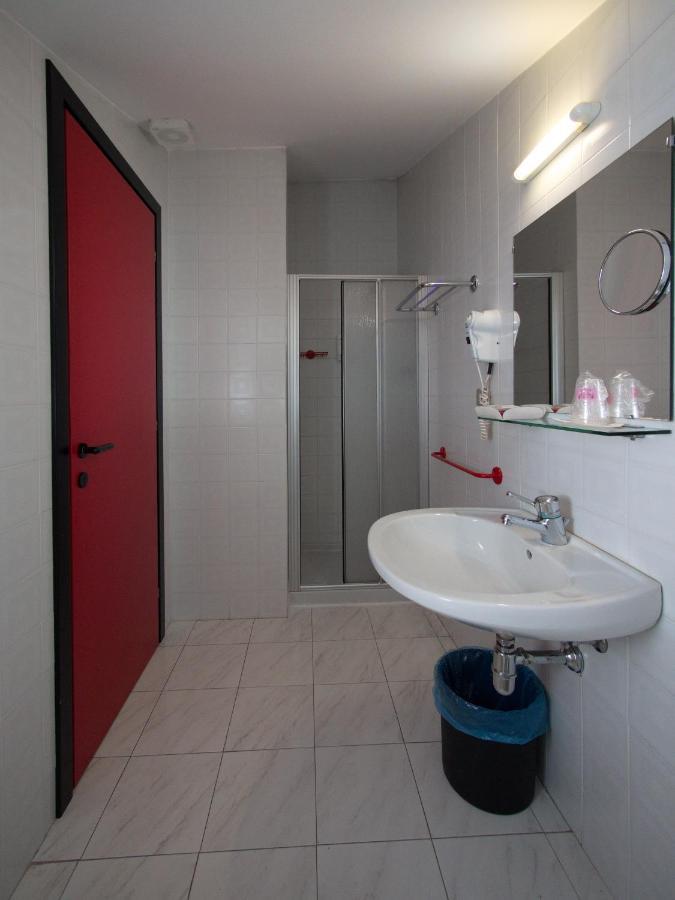 Hotel Versailles Колорно Екстер'єр фото