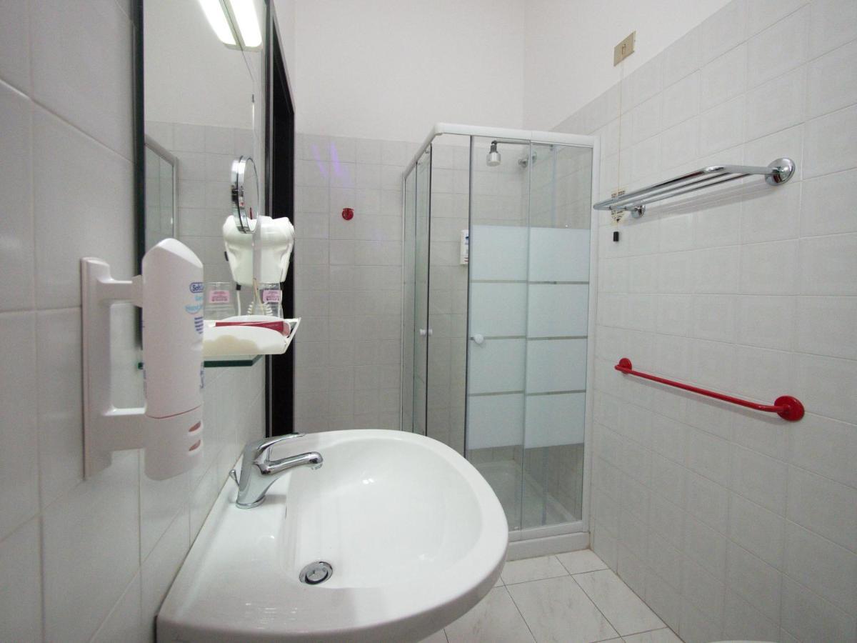 Hotel Versailles Колорно Екстер'єр фото